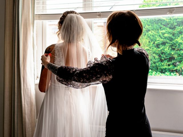Steve and Catherine&apos;s Wedding in Kingston Upon Hull, East Riding of Yorkshire 15