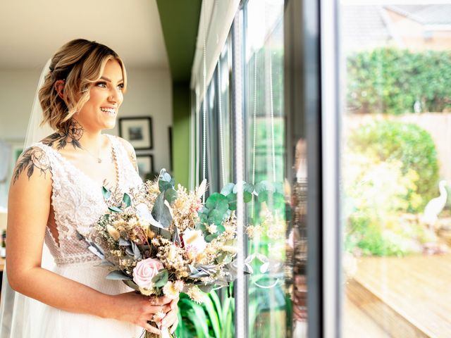 Steve and Catherine&apos;s Wedding in Kingston Upon Hull, East Riding of Yorkshire 17