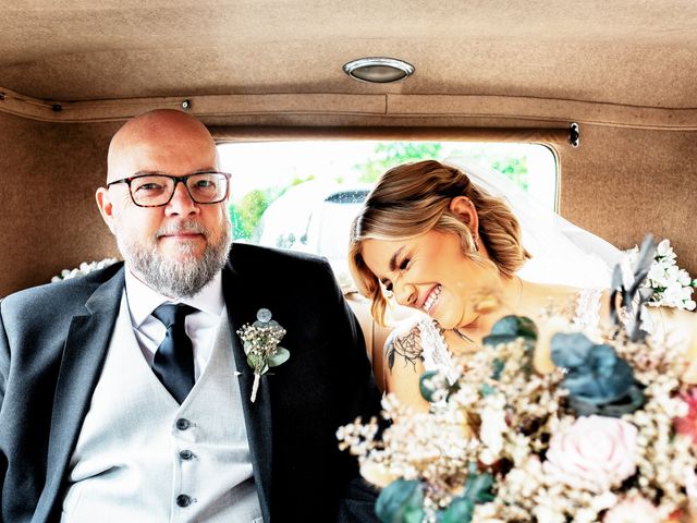 Steve and Catherine&apos;s Wedding in Kingston Upon Hull, East Riding of Yorkshire 23