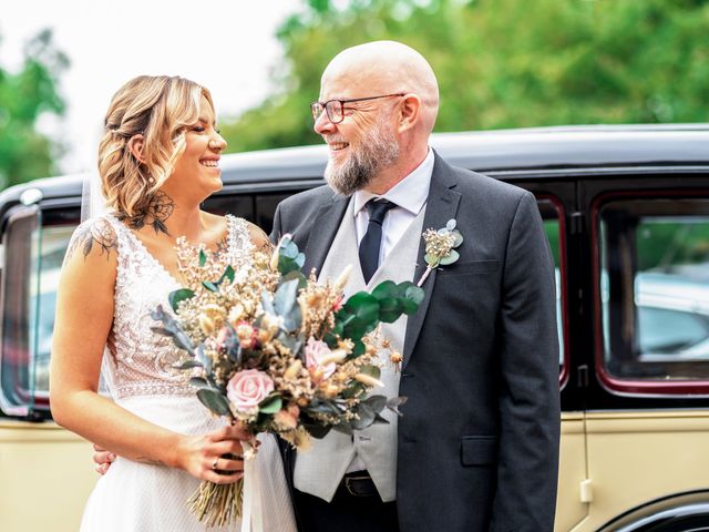 Steve and Catherine&apos;s Wedding in Kingston Upon Hull, East Riding of Yorkshire 24