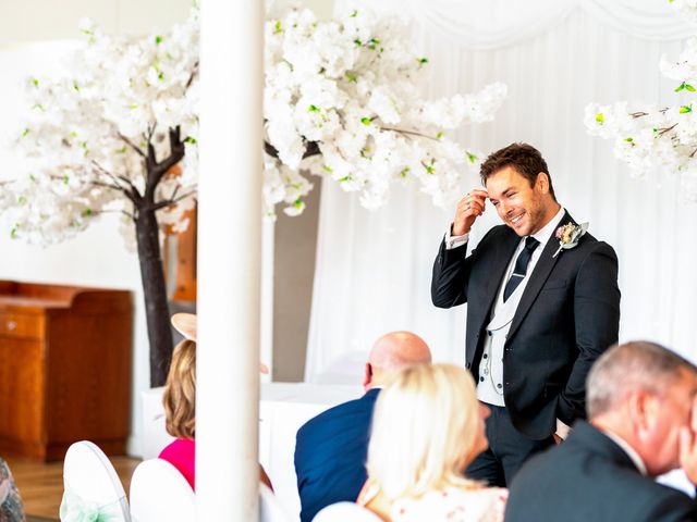 Steve and Catherine&apos;s Wedding in Kingston Upon Hull, East Riding of Yorkshire 25