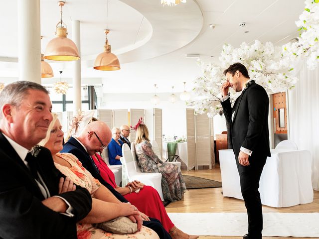 Steve and Catherine&apos;s Wedding in Kingston Upon Hull, East Riding of Yorkshire 28