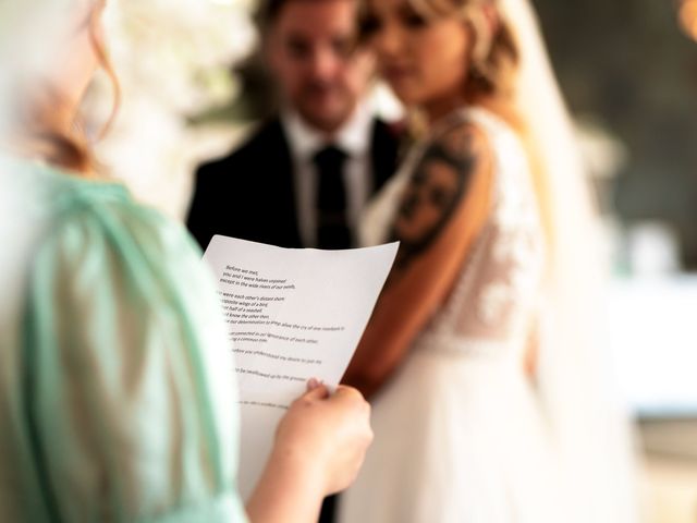 Steve and Catherine&apos;s Wedding in Kingston Upon Hull, East Riding of Yorkshire 34