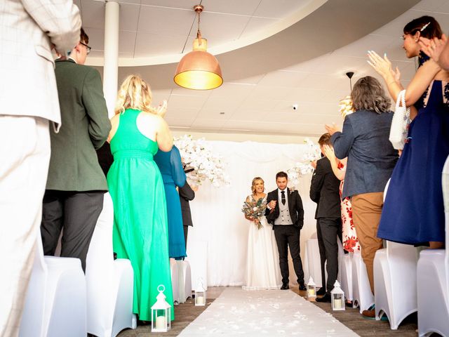 Steve and Catherine&apos;s Wedding in Kingston Upon Hull, East Riding of Yorkshire 45
