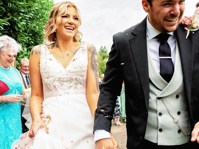 Steve and Catherine&apos;s Wedding in Kingston Upon Hull, East Riding of Yorkshire 57