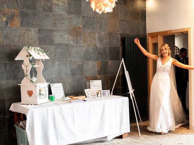 Steve and Catherine&apos;s Wedding in Kingston Upon Hull, East Riding of Yorkshire 59