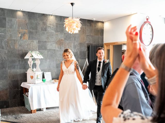 Steve and Catherine&apos;s Wedding in Kingston Upon Hull, East Riding of Yorkshire 60
