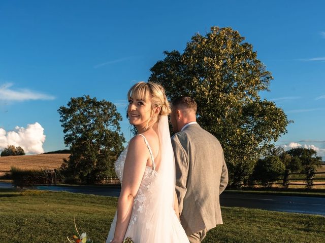 Stacey  and Nathan 's Wedding in Leicester, Leicestershire 4