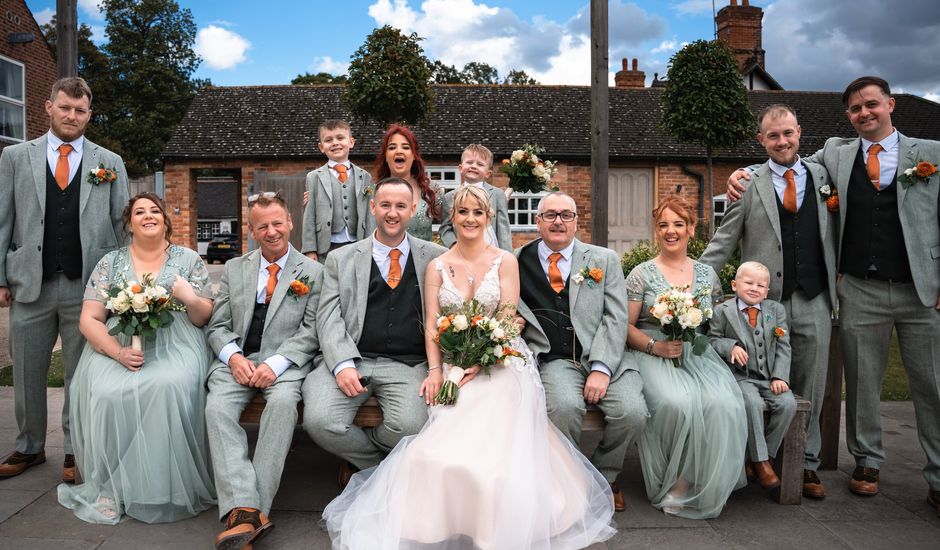 Stacey  and Nathan 's Wedding in Leicester, Leicestershire