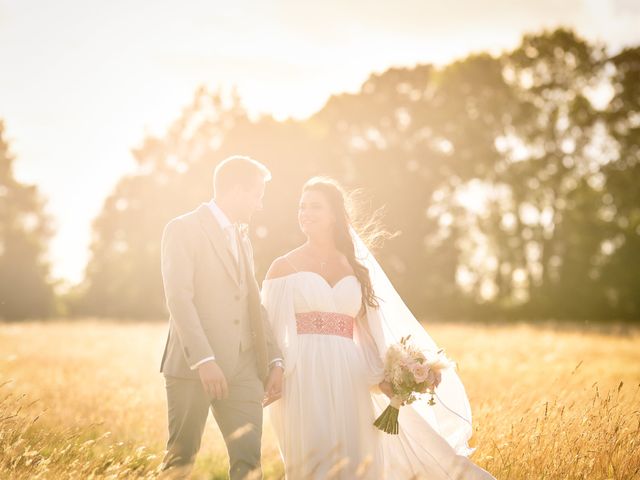 David and Hannah&apos;s Wedding in Silchester, Hampshire 27