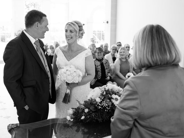 Scott and Alison&apos;s Wedding in Whittlebury, Northamptonshire 10