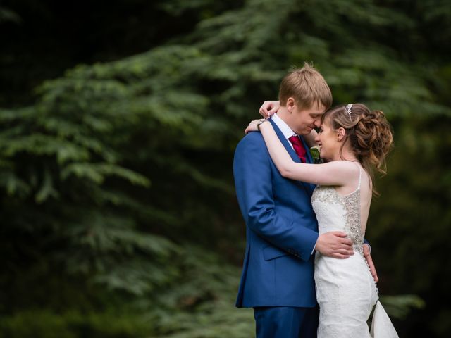 Iain and Sarah&apos;s Wedding in Tring, Hertfordshire 13