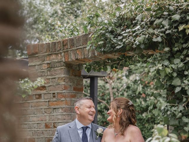 Stephen and Michelle's Wedding in Gerrard's Cross, Buckinghamshire 6