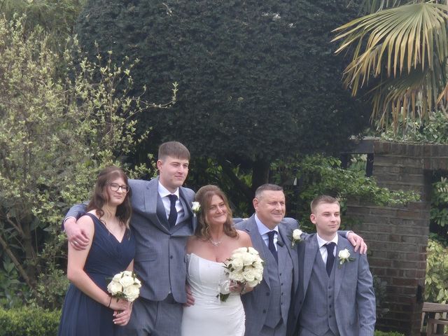 Stephen and Michelle's Wedding in Gerrard's Cross, Buckinghamshire 7