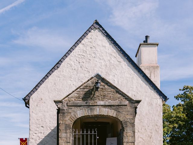 John and Ann-Louise&apos;s Wedding in Llantrisant, Mid Glamorgan 4