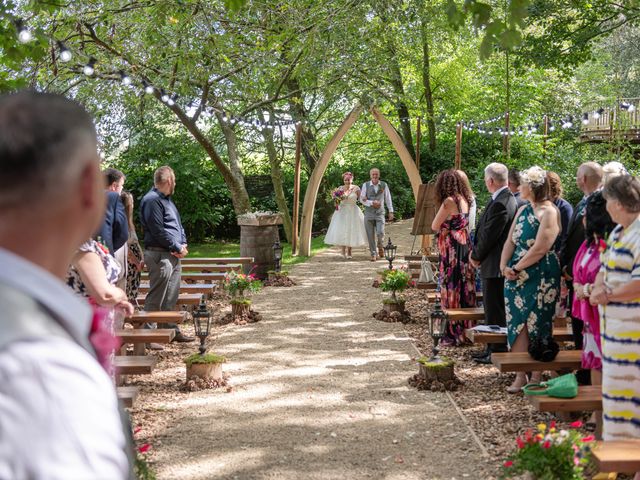 Michael and Donna&apos;s Wedding in Lutterworth, Leicestershire 5