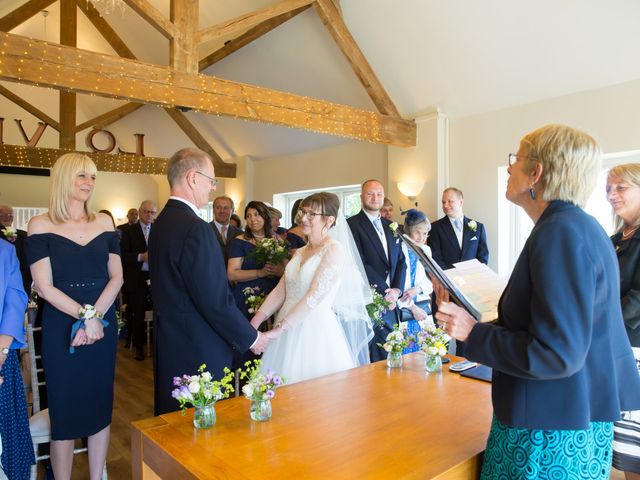 Paul and Pam&apos;s Wedding in Nr Worcester, Worcestershire 8