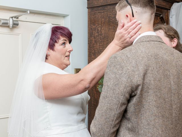 Daz and Sonia&apos;s Wedding in Telford, Shropshire 20