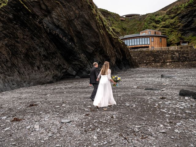 Steve and Hannah&apos;s Wedding in Ilfracombe, Devon 18