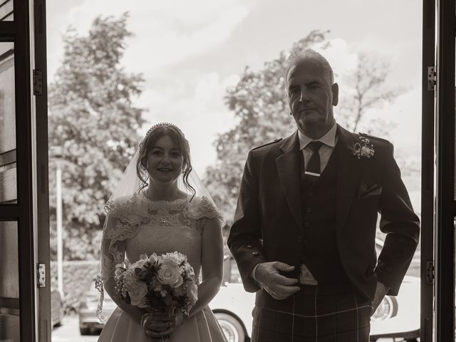 Robert and Louise&apos;s Wedding in Aylesbury, Buckinghamshire 5