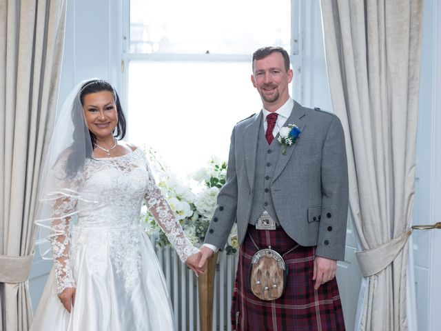 Carol and Barry&apos;s Wedding in Edinburgh, Lothian &amp; Borders 539