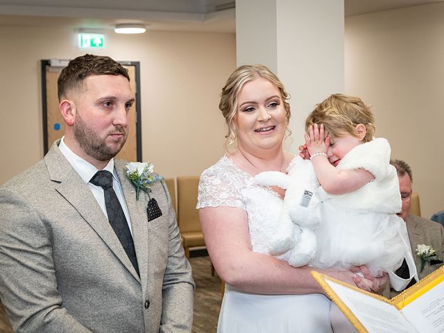 Rhys and Nicola&apos;s Wedding in Cardiff Castle, Cardiff 154