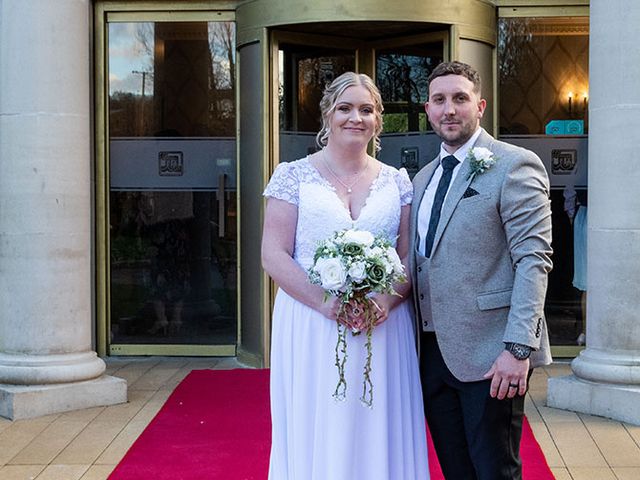 Rhys and Nicola&apos;s Wedding in Cardiff Castle, Cardiff 328