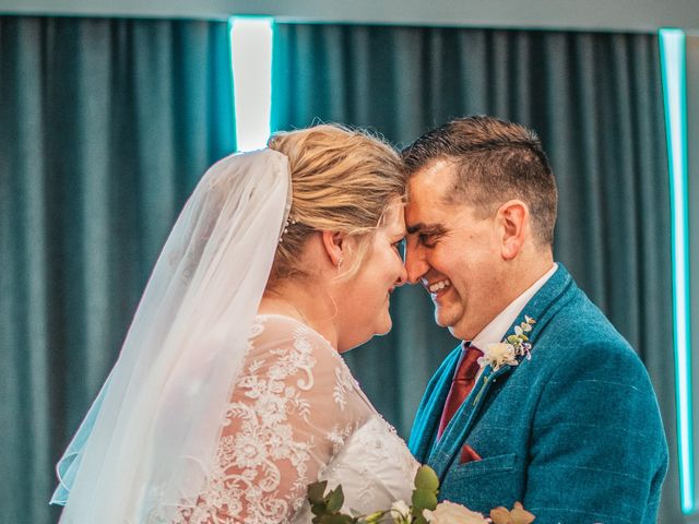 Matthew and Helen&apos;s Wedding in Hull, East Riding of Yorkshire 6