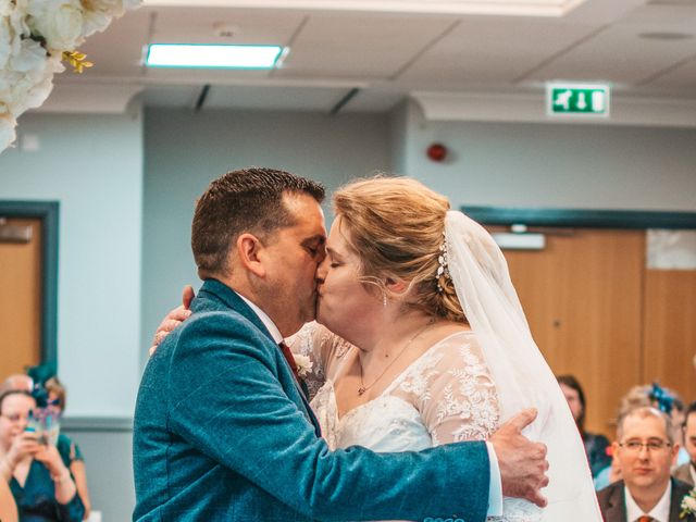 Matthew and Helen&apos;s Wedding in Hull, East Riding of Yorkshire 8
