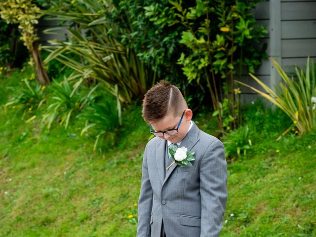 Lee and Gemma's Wedding in Ilfracombe, Devon 12