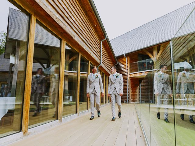 Joe and Mai&apos;s Wedding in Bridgnorth , Shropshire 14