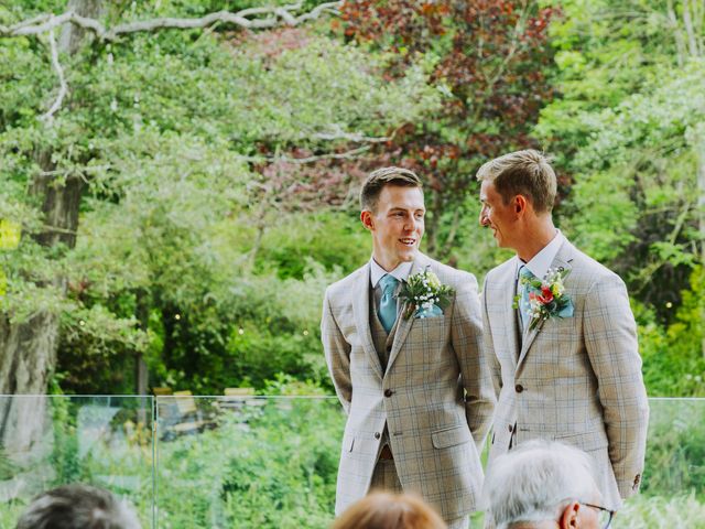 Joe and Mai&apos;s Wedding in Bridgnorth , Shropshire 17