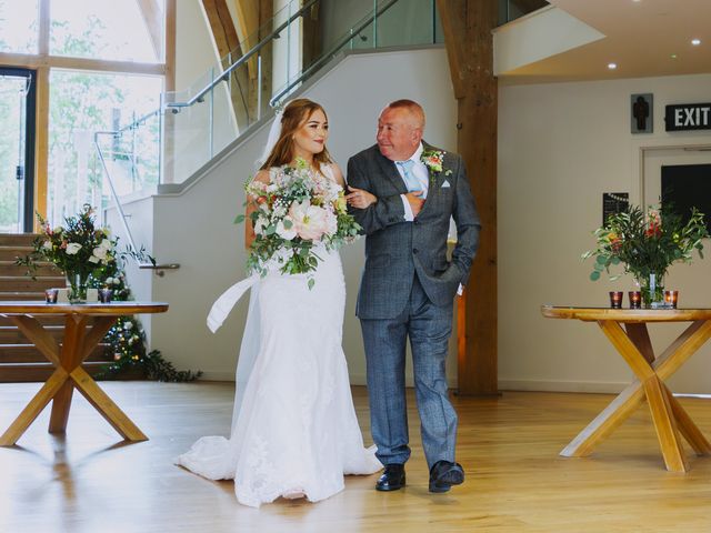Joe and Mai&apos;s Wedding in Bridgnorth , Shropshire 18