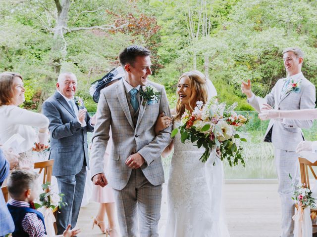 Joe and Mai&apos;s Wedding in Bridgnorth , Shropshire 25