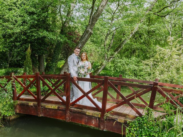 Joe and Mai&apos;s Wedding in Bridgnorth , Shropshire 27