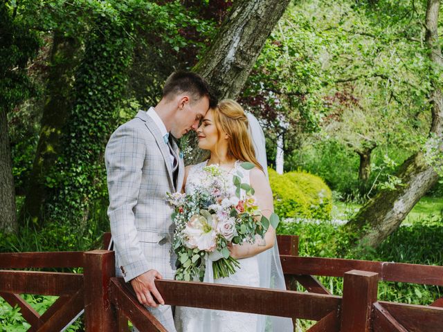 Joe and Mai&apos;s Wedding in Bridgnorth , Shropshire 28