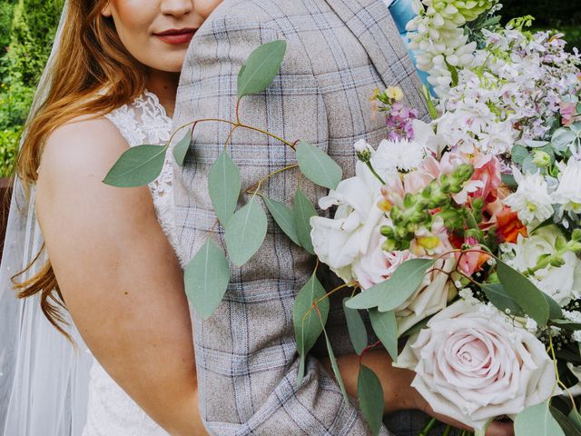 Joe and Mai&apos;s Wedding in Bridgnorth , Shropshire 31