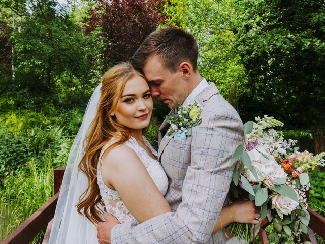 Joe and Mai&apos;s Wedding in Bridgnorth , Shropshire 32