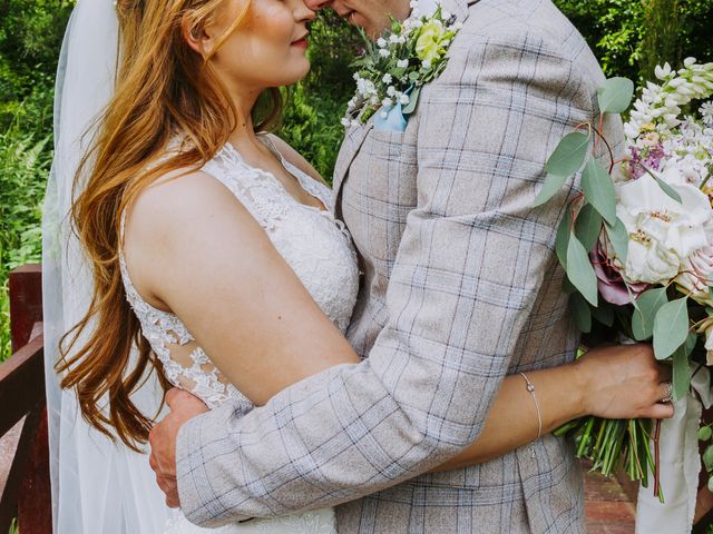 Joe and Mai&apos;s Wedding in Bridgnorth , Shropshire 34