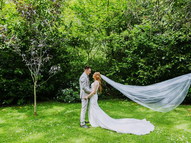 Joe and Mai&apos;s Wedding in Bridgnorth , Shropshire 36