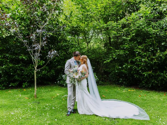Joe and Mai&apos;s Wedding in Bridgnorth , Shropshire 39