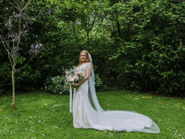 Joe and Mai&apos;s Wedding in Bridgnorth , Shropshire 41
