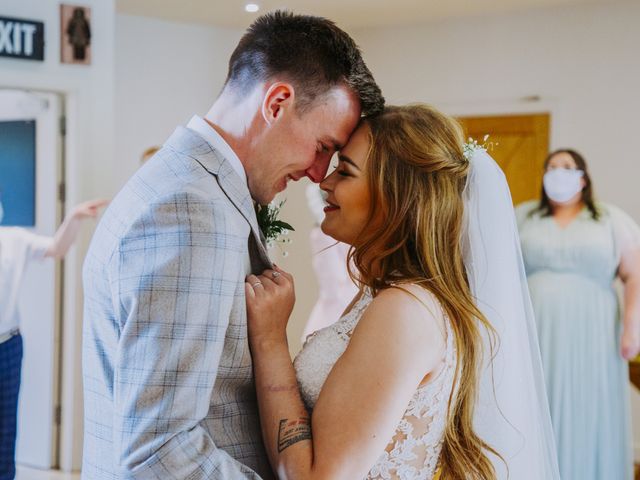 Joe and Mai&apos;s Wedding in Bridgnorth , Shropshire 42