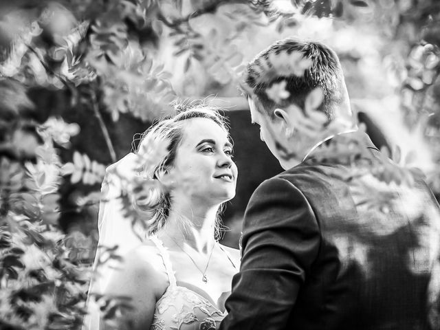 Steve and Jill&apos;s Wedding in Lechlade, Gloucestershire 23