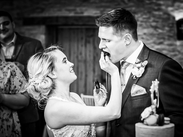 Steve and Jill&apos;s Wedding in Lechlade, Gloucestershire 25