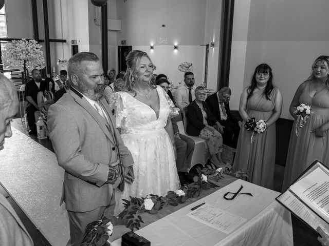 Michelle and Brian's Wedding in Dundee, Fife &amp; Angus 5
