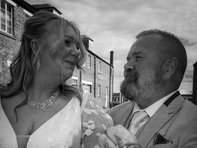 Michelle and Brian's Wedding in Dundee, Fife &amp; Angus 11