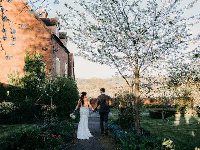 Kirsty and Nick&apos;s Wedding in Redditch, Worcestershire 16