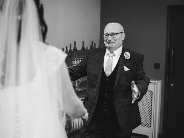 Tom and Amy&apos;s Wedding in Oswestry, Shropshire 3