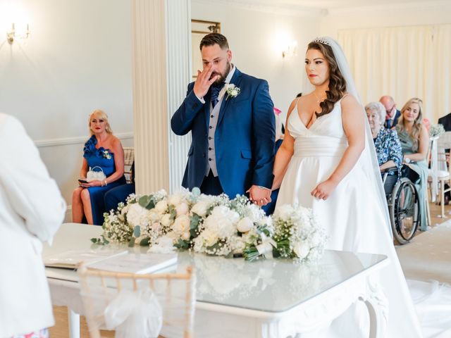 Sam and Danielle&apos;s Wedding in Stansted Mountfitchet, Essex 17